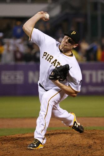 Pirates surge to NL Central lead with vintage style of play