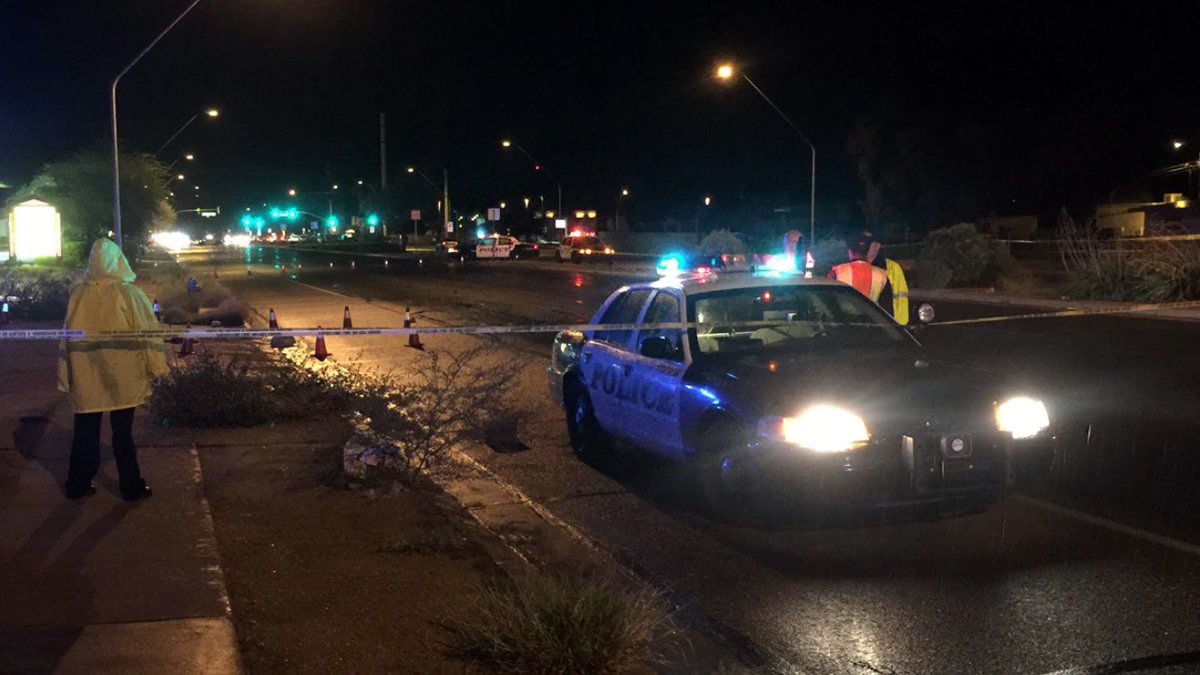 Tucson police ID man killed crossing East 22nd Street