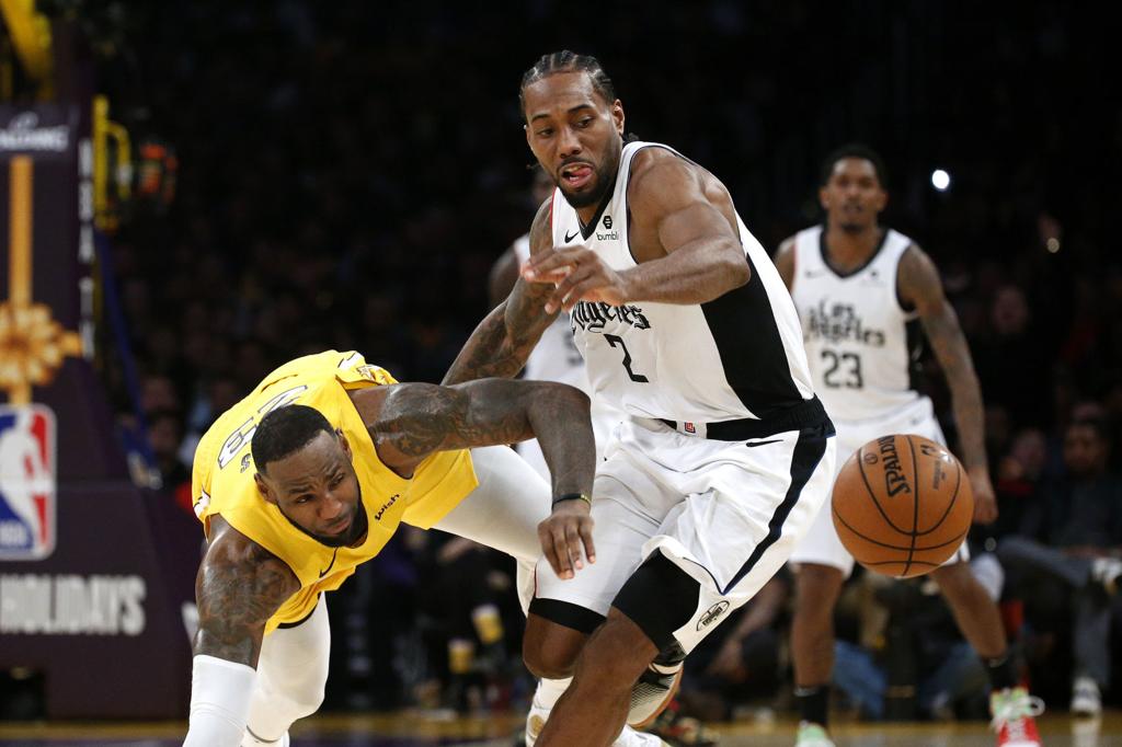 Nba S Fun Guy Kawhi Leonard Named Ap S Male Athlete Of 2019