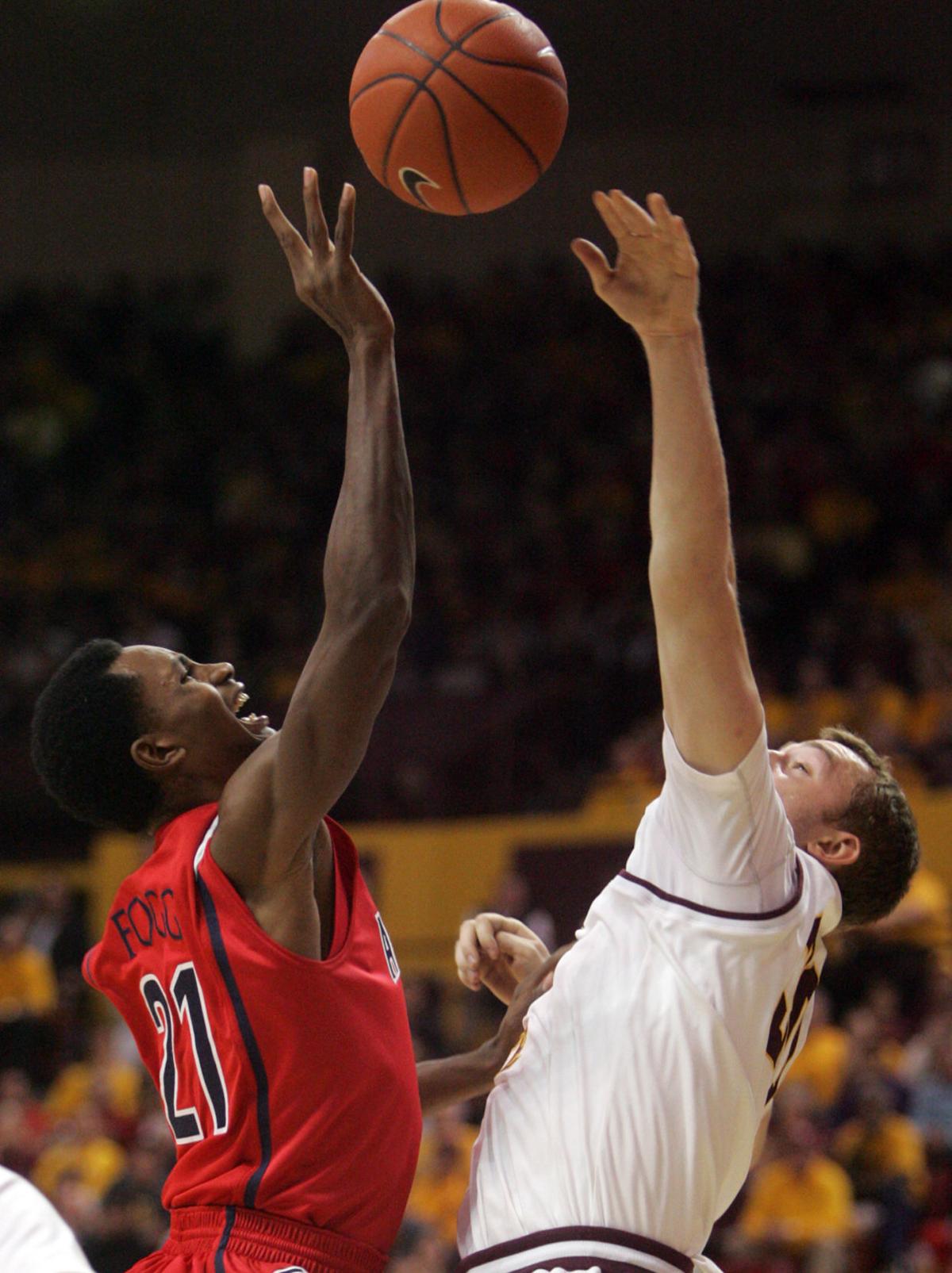 Jan 23 2010 Early 2nd Half Run Helps Arizona End Skid Against