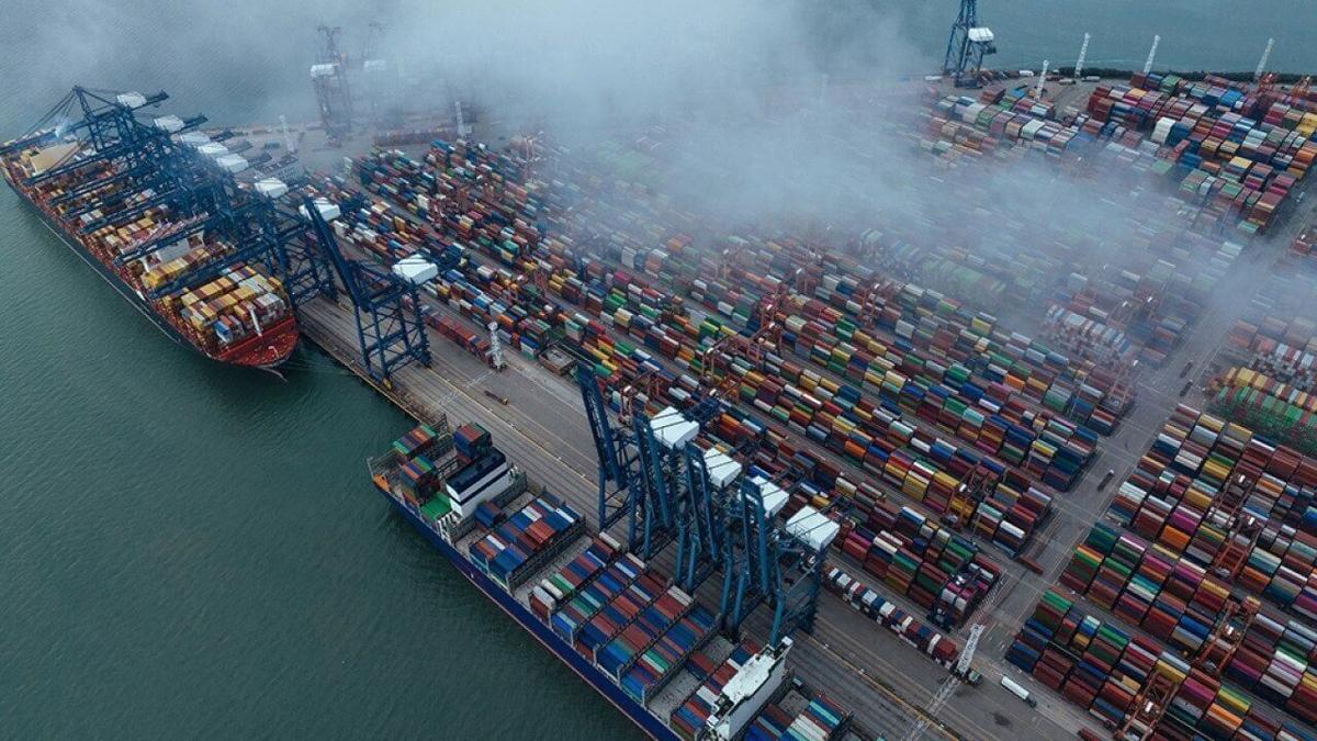 China-US freight shipping rates stabilize at lower levels as December bookings slow
