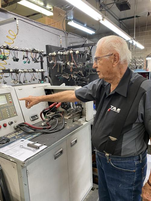 Tucson father, 88, still works at career he began at age 15