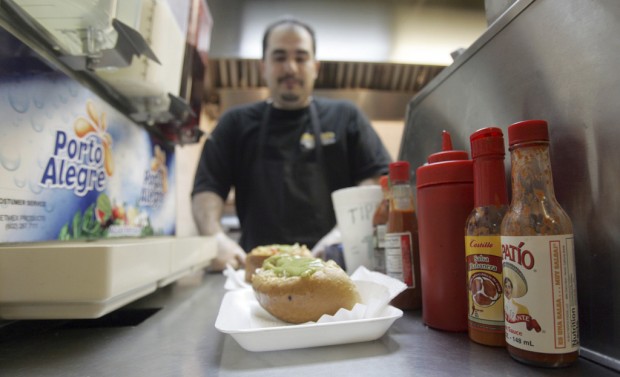 Sonoran-hot-dog war heats up; $600,000 extortion bid charged   