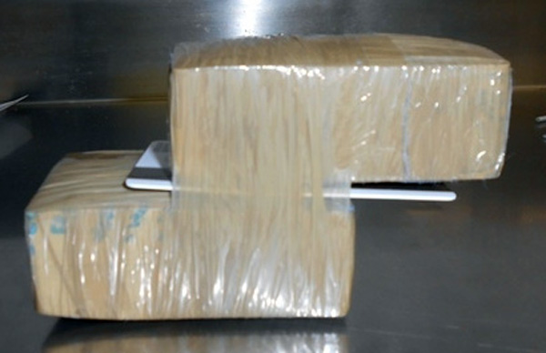 Border officers seize fraudulent credit cards at Nogales crossing