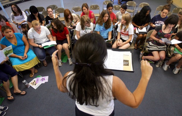 Full-force Girls Chorus raises 'Sounds'   