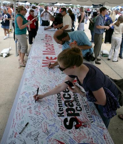 Atlantis writes finis to shuttle era   