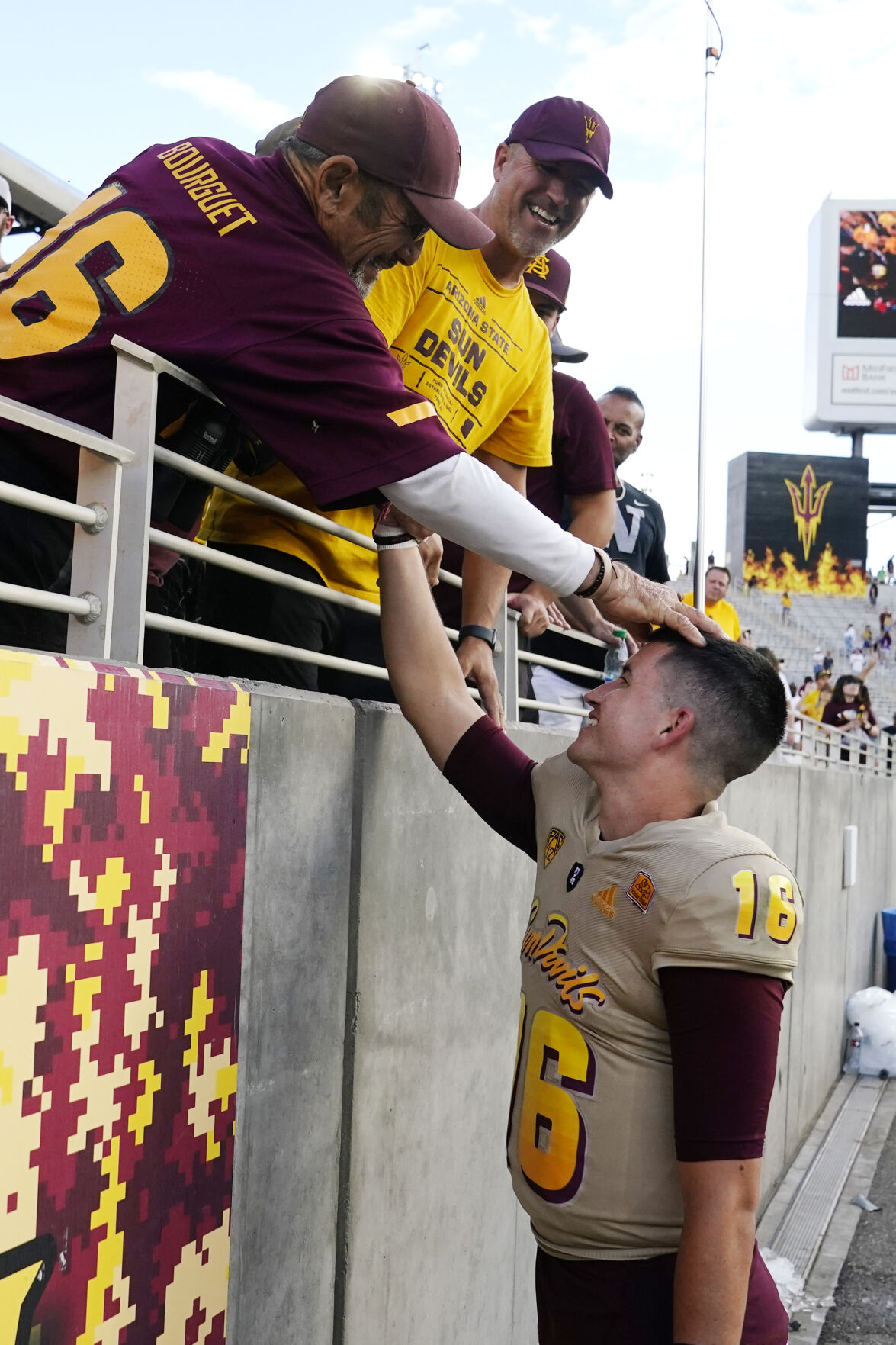 Super Bowl champion, cancer survivor Andruzzi surprises Lonsdale's Barrett, News