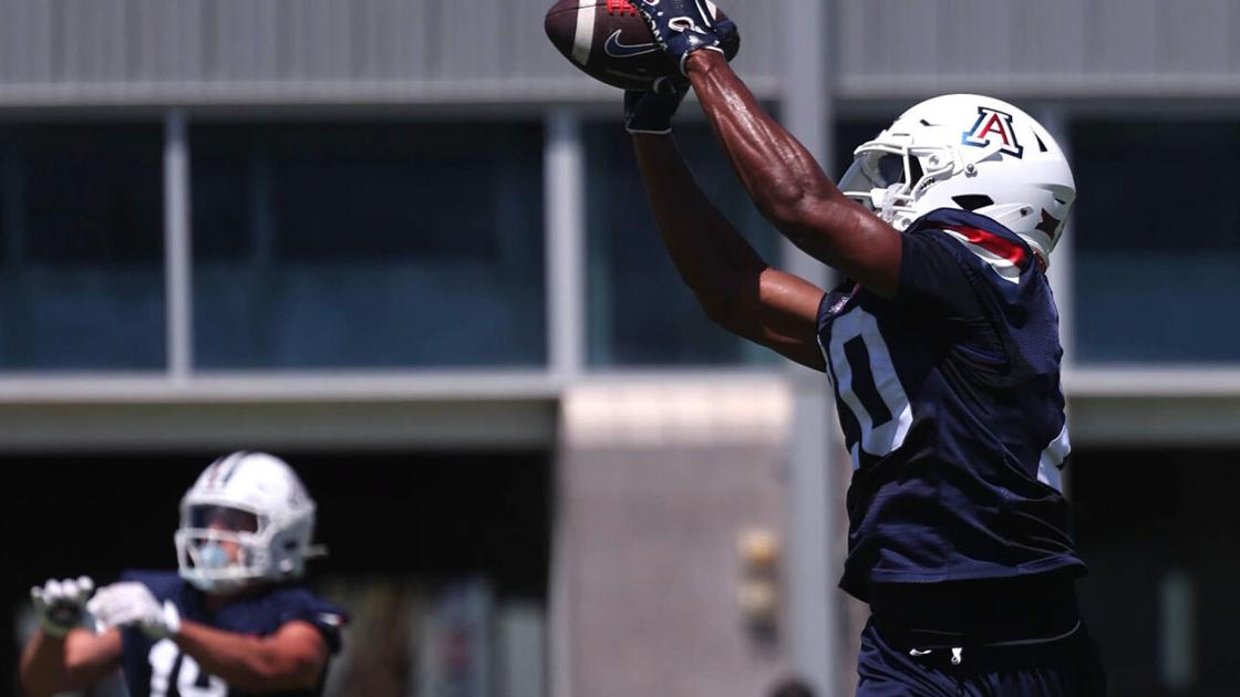 Arizona receivers Caleb ‘Jet' Smith, R.J. Mosley making their mark as freshmen
