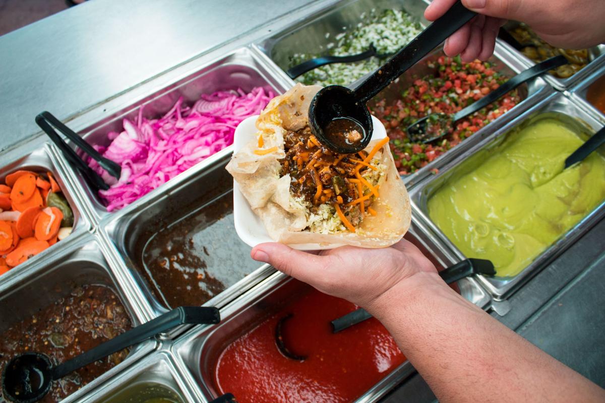 Aqui Con El Nene salsa bar