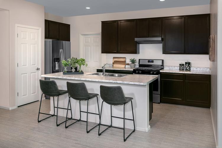 KBTUC_DesertPoint-Plan1584-Kitchen_6886a-3300.jpg