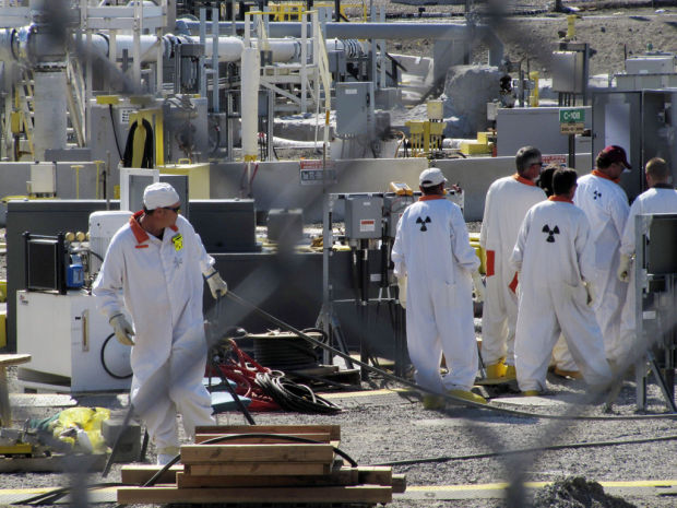 6 underground nuclear-waste tanks leaking at Hanford, Wash., reservation    