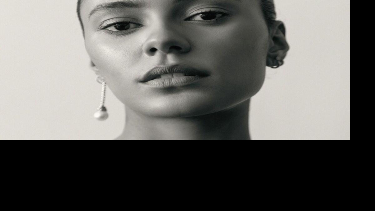 Go away with ... Ava Dash