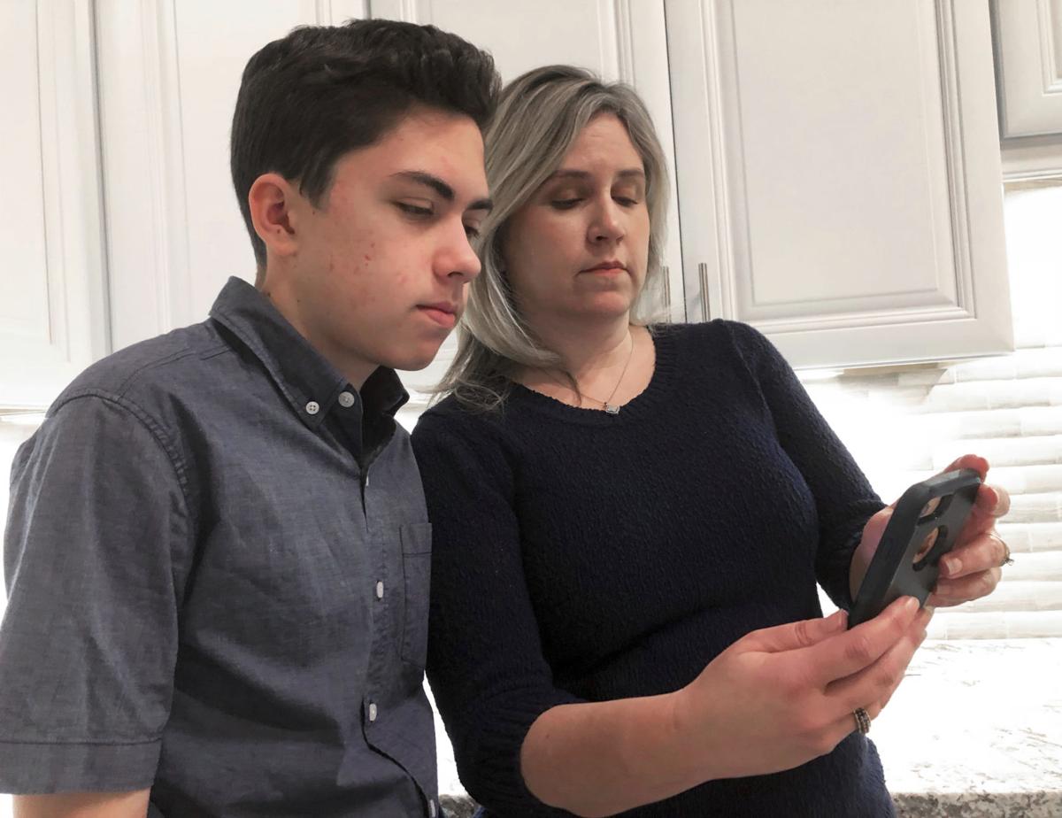 Apple FaceTime Flaw Teen Discovery