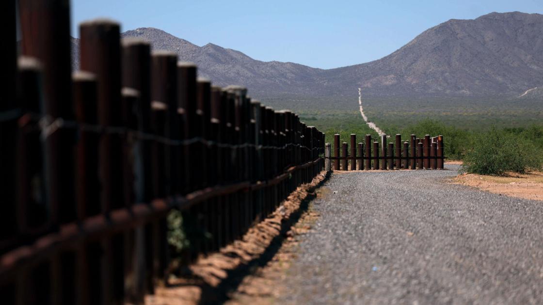 Top Arizona lawmakers back feds in border wall construction push