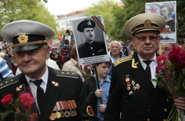 Russians, Ukrainians celebrate Victory Day Over Nazis