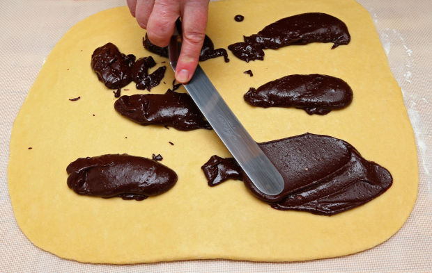 Making chocolate babka
