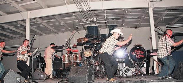 Festejan Thanksgiving Day con bailazo  