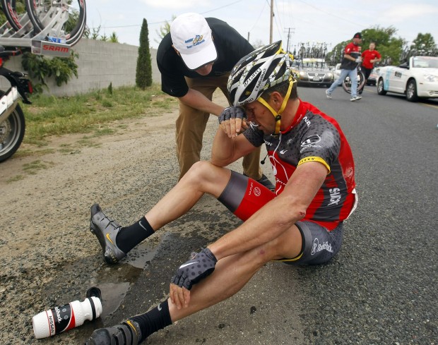 Armstrong out of California race after he crashes   