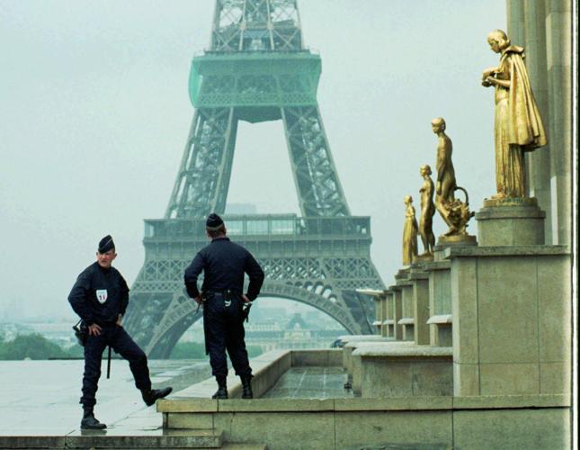 1995: Trocadero fountain