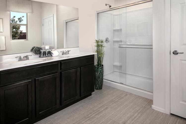 KBTUC_DesertPoint-Plan1584-MasterBathroom_7095-3300.jpg