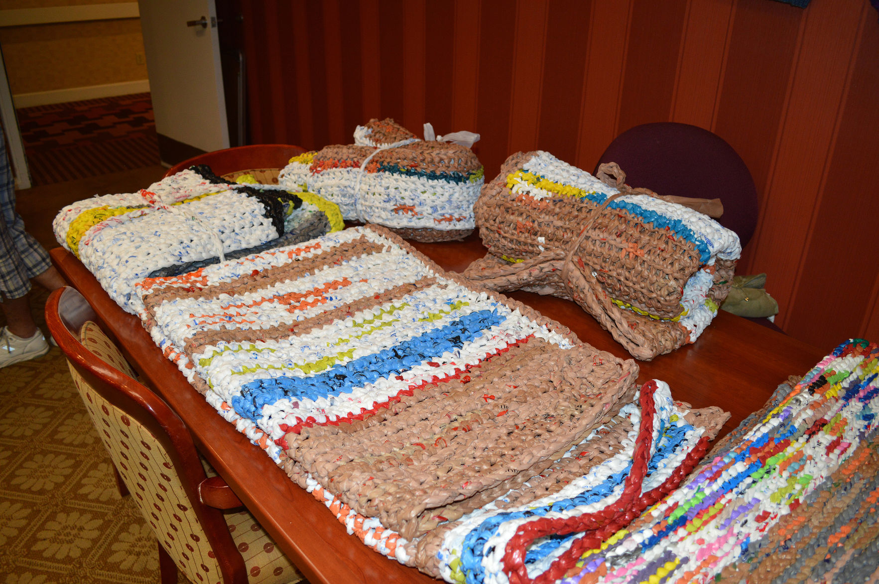 Crocheting plastic bags discount into sleeping mats