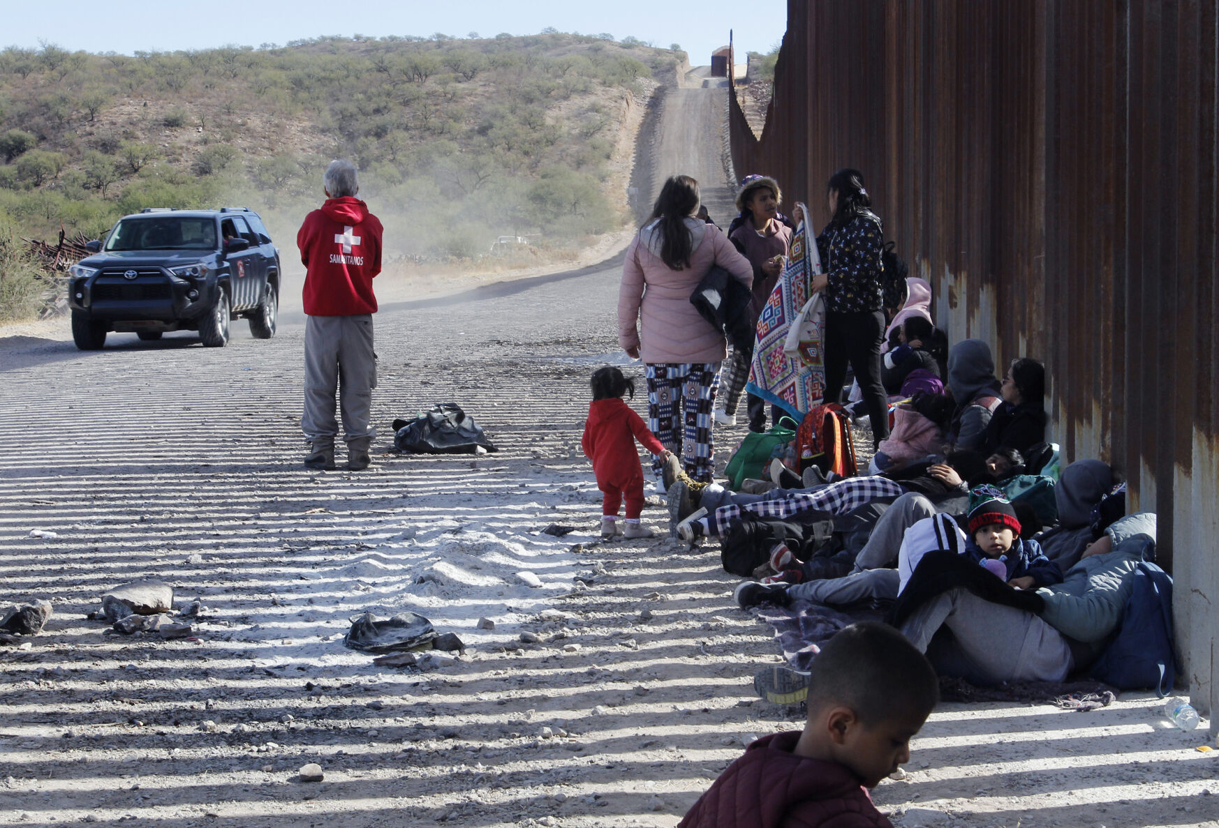 Aid Workers, Contract Crews Evacuated From Border Wall Due To Gun ...