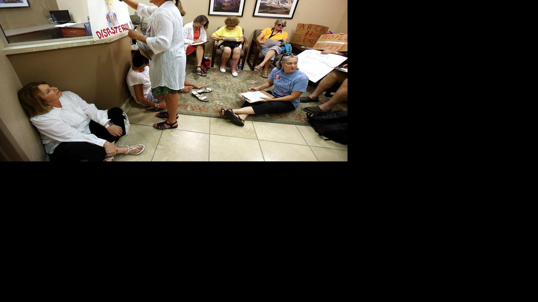 美国退休人员协会 (AARP) 关于医疗保健法案的广告给亚利桑那州参议员杰夫·弗莱克 (Jeff Flake) 带来压力