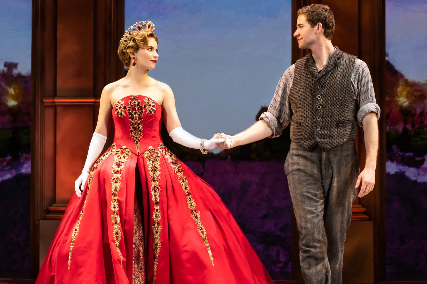 Review: Broadway Musical 'Anastasia' Lacking In Tucson Debut