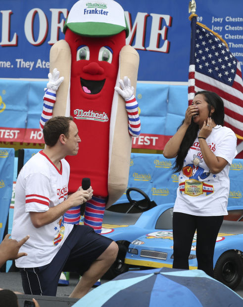 Joey Chestnut, Neslie Ricasa