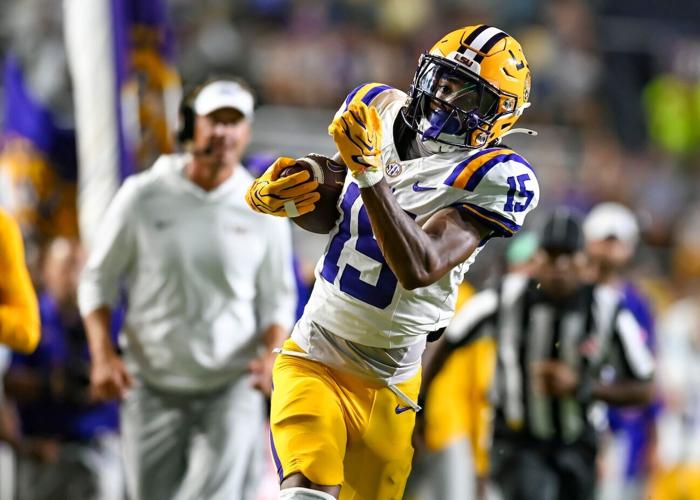 2026-09-06T053903Z_2072981348_MT1USATODAY29755886_RTRMADP_3_RECIEVER-PHILLIP-WRIGHT-15-LSU-TIGERS-TAKE-ON-THE-CLEMSON.JPG