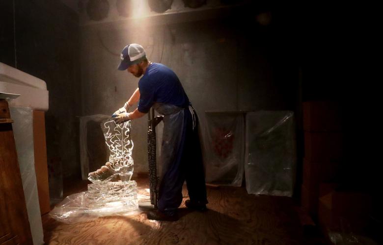 Local business thrives making ice art in the desert