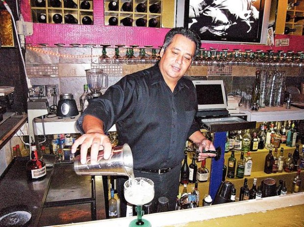 Hey, barkeep!: Rocha is mixed-drink idol at 50-year-old La Fuente  