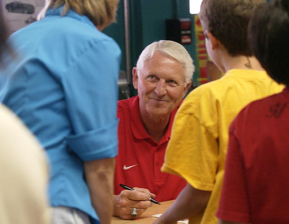 Lute Olson, Arizona's Hall of Fame basketball coach, dies at 85