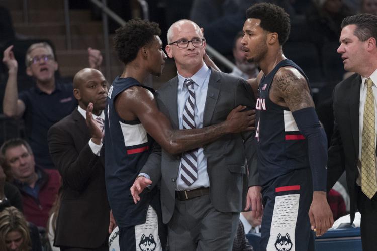 Father-son bond: UConn men's basketball coach Dan Hurley, father Bob share  stories at Hall of Fame