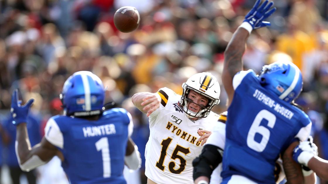 Arizona Bowl Wyoming S 1 2 Punch Overwhelms Georgia State In 38