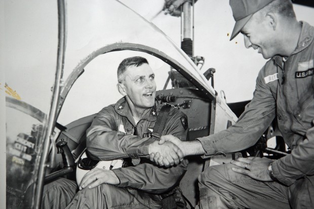 Piloto recuerda captura de jerarca nazi   