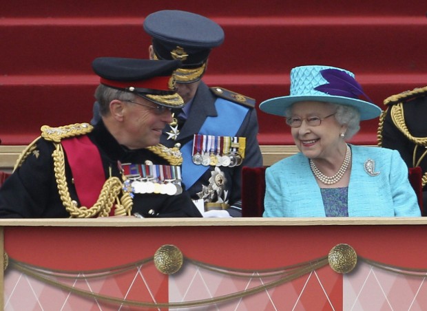 Parade at Windsor marks queen's Jubilee    