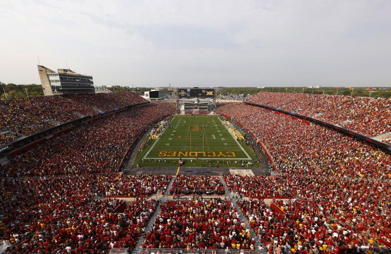 081124-tuc-spt-blitz-iowastate-hansen-P3