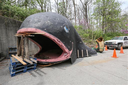 Old whale statue to grace Indianapolis mini golf course