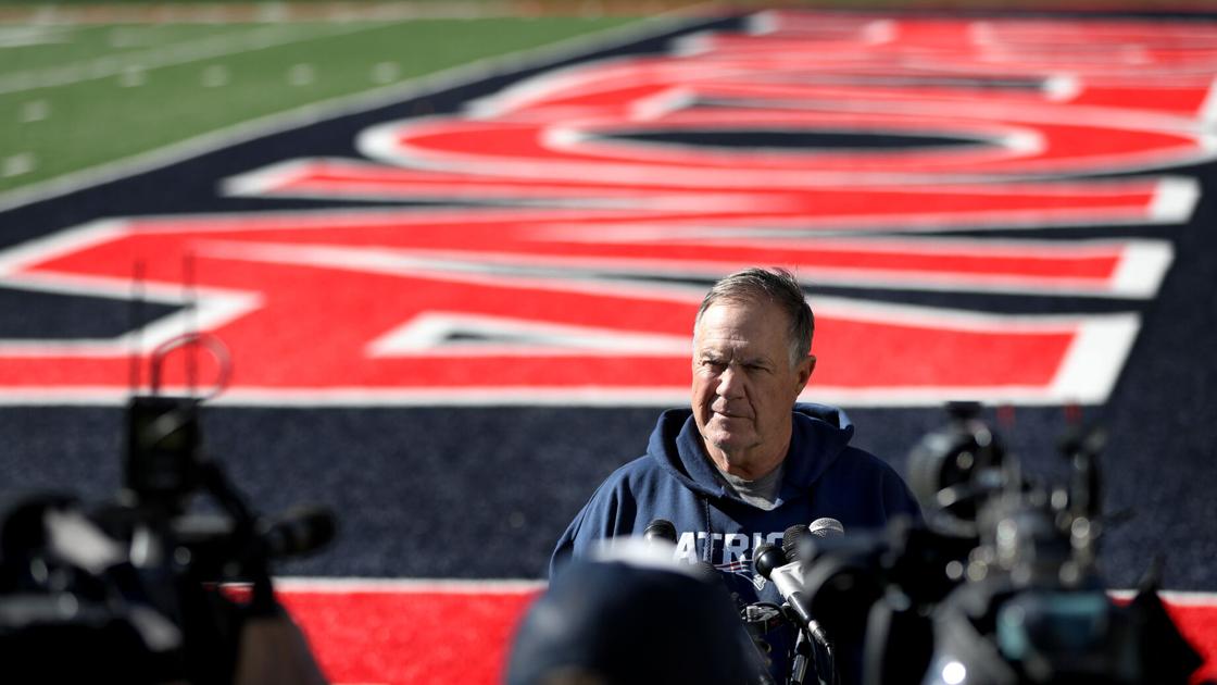 Bill Belichick praises Arizona’s ‘pro-style program’ as Patriots kick off practice at UA campus