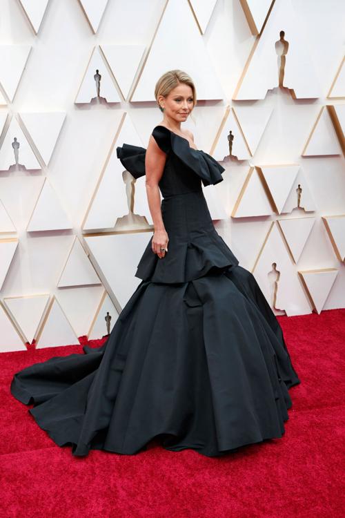 Kelly Ripa tests positive for Covid-19