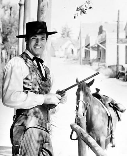 Far from no-nonsense role as 'Earp,' Hugh O'Brian has quirkier, youth-oriented side  