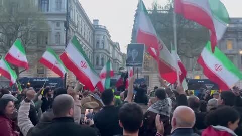 UK: Pro-Iranian Protesters Rally Outside Downing Street Against US Military Action in Iran