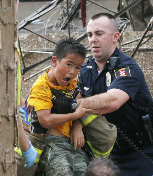 Massive tornado strikes Oklahoma