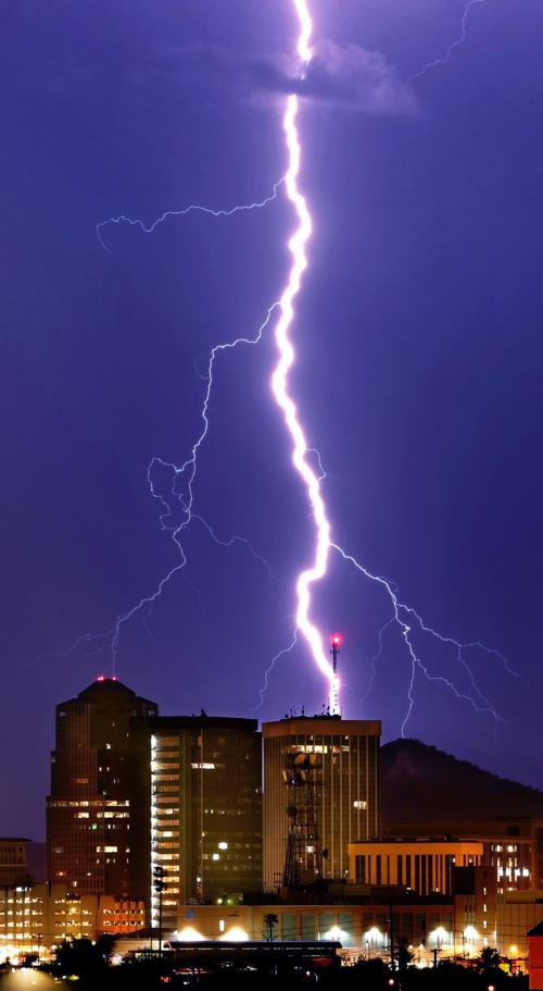 Big lightning show forecast for tonight in the Tucson area | Local news