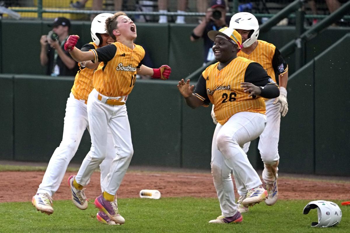 Florida stuns Taiwan to win first LLWS title