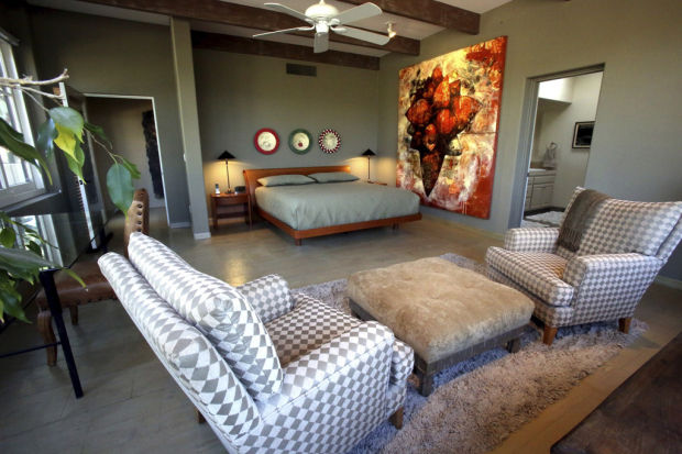 LIVING WITH ART, creating a home    