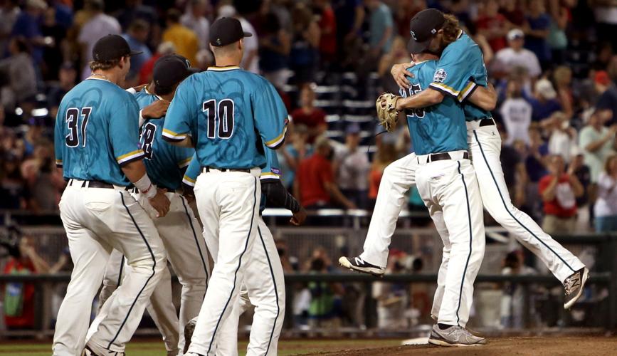 Arizona vs. Coastal Carolina in College World Series
