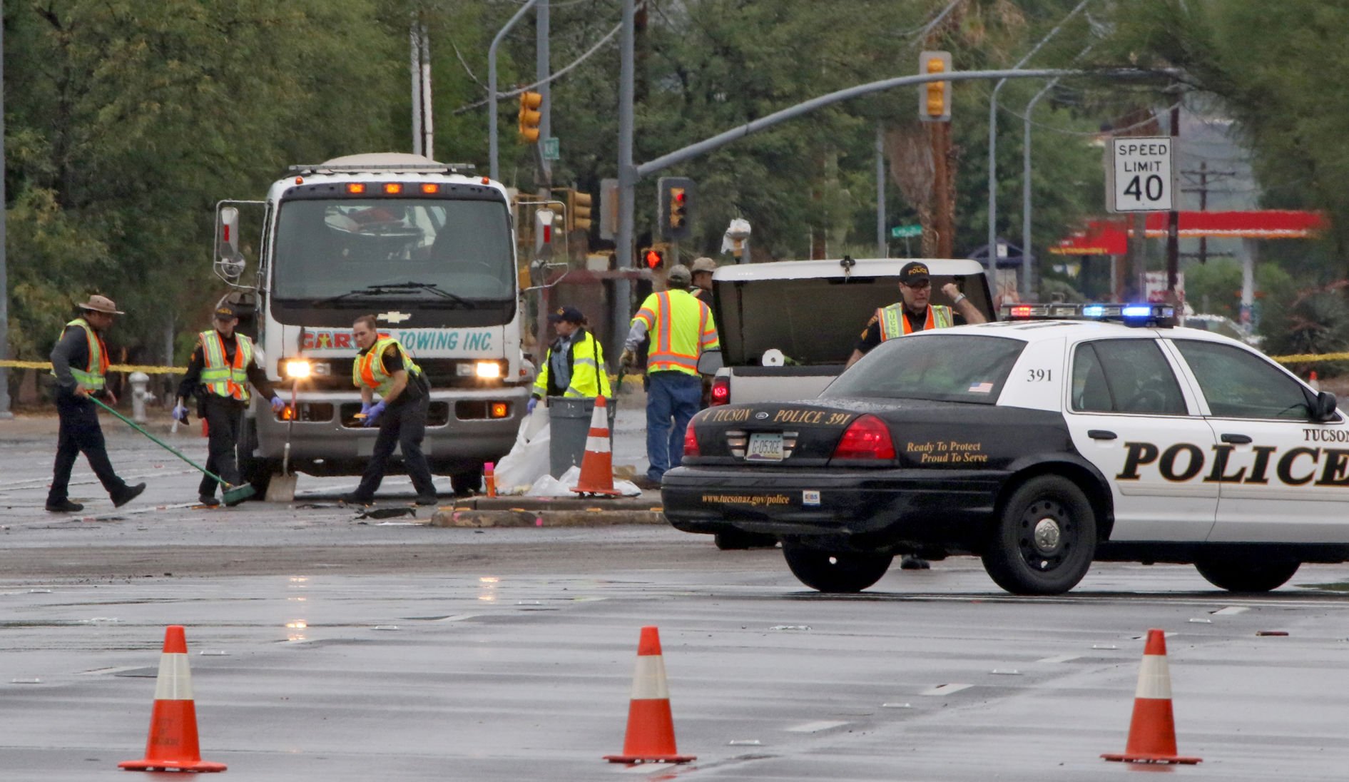 Tucson Police Continue Search For Driver In Crash That Killed 2 People ...