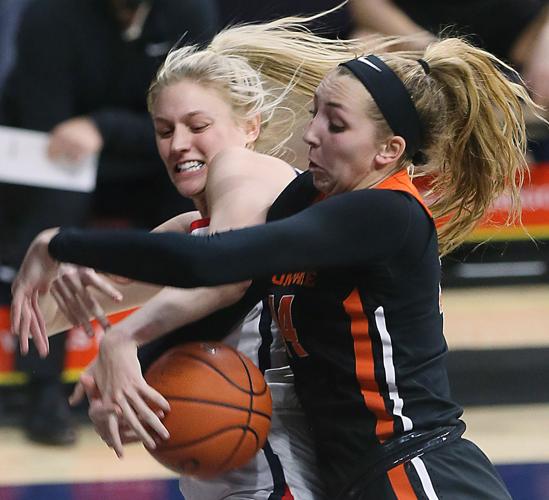 011821-spt-ua womens hoops-p2.jpg